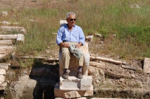 Ο Πέτρος Θέμελης κατά τη διάρκεια ανασκαφών στην αρχαία Μεσσήνη