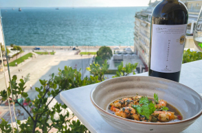 Ορίζοντες: Δοκιμάσαμε το μενού στο roof garden του Electra Palace στη Θεσσαλονίκη, από τον σεφ Γιώργος Βαγιωνάς και τον food and beverage manager Νίκο Σπαχή.