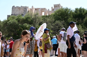 «Ουρές» από τουρίστες στην Ακρόπολη