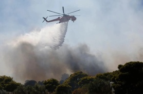 Ελικόπτερο στην προσπάθεια κατάσβεσης