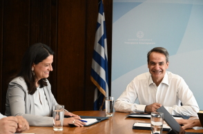 Ο Κυριάκος Μητσοτάκης με τη Νίκη Κεραμέως στο υπουργείο Εσωτερικών