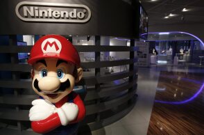 Άγαλμα του Super Mario σε κατάστημα της Nintendo
