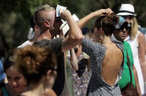 Καύσωνας «Κλέων»: «Προελαύνει» και σήμερα, στους 44 βαθμούς Κελσίου ο υδράργυρος