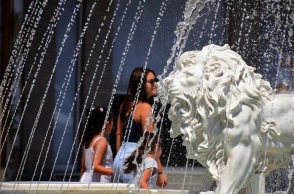 Καιρός αύριο: Συνεχίζεται ο καύσωνας - Στους 44 βαθμούς η θερμοκρασία