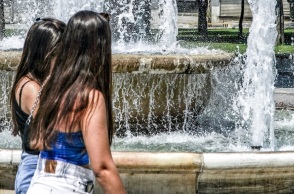 Καιρός σήμερα: Καύσωνας και την Παρασκευή στη χώρα