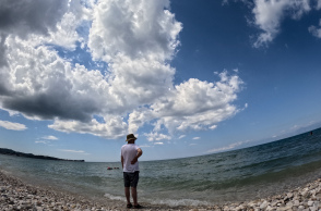 Σύννεφα στην παραλία