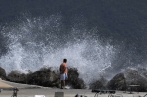 Κύματα σε παραλία