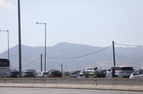 Χάος στην Αθηνών-Κορίνθου λόγω της φωτιάς σε βυτιοφόρο