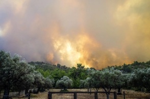 Φωτιά τώρα στη Ροδόπη: Καίγονται σπίτια