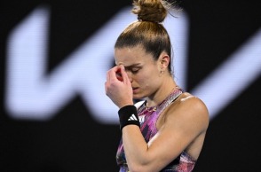 Η Μαρία Σάκκαρη για 4η φορά στην καριέρα της δεν καταφέρνει να περάσει στη φάση των «16» στο Wimbledon, γνωρίζοντας την ήττα από την Έμμα Ραντουκάνου με 6-2, 6-3 στο κατάμεστο κεντρικό γήπεδο.