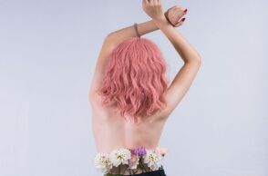 Ποια χρώματα ταιριάζουν στις ξανθές, τις μελαχρινές, τις καστανές και τις κοκκινομάλλες