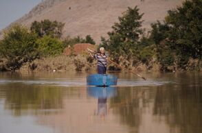 O 80χρονος Κώστας Τατσιόπουλος έσωσε πολλούς με τη βάρκα του © Nick Paleologos / SOOC