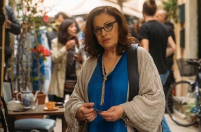 Στους Παξούς η Χάρις Αλεξίου για τα γυρίσματα του «Maestro»