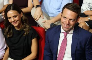 Μετά τα χαμόγελα, ήρθαν τα «καρφιά» μεταξύ Έφης Αχτσιόγλου και Στέφανου Κασσελάκη © ΓΙΩΡΓΟΣ ΚΟΝΤΑΡΙΝΗΣ / EUROKINISSI