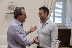 Σωκράτης Φάμελλος και Στέφανος Κασσελάκης συναντήθηκαν σήμερα στη Βουλή