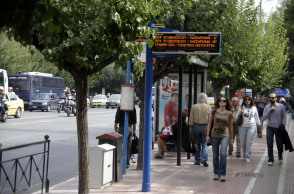 Πίνακας τηλεματικής σε στάση λεωφορείου