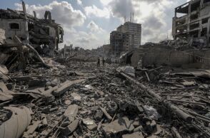 Ερείπια μετά από βομβαρδισμούς στην Λωρίδα της Γάζας