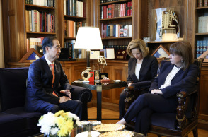 Συνάντηση της ΠτΔ Κ. Σακελλαροπούλου με τον πρωθυπουργό της Κορέας Χαν Ντουκ-Σου