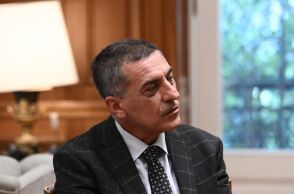 Ο νέος περιφερειάρχης Θεσσαλίας Δημήτρης Κουρέτας στο Μέγαρο Μαξίμου © TΑΤΙΑΝΑ ΜΠΟΛΑΡΗ/EUROKINISSI