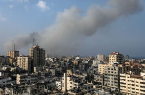 Καπνοί από ισραηλινό βομβαρδισμό στη Γάζα
