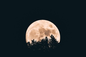 Έρευνα - Σελήνη: Νέα στοιχεία για την ύπαρξή της