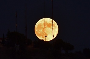 Το «φεγγάρι του κυνηγού» στον νυχτερινό ουρανό της 28ης Οκτωβρίου