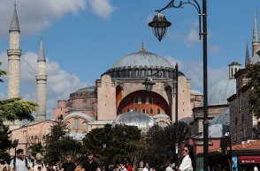 Κωνσταντινούπολη: Συνελήφθησαν σπουδαστές της Σχολής Ικάρων - Άνοιξαν ελληνικές σημαίες στην Αγιά Σοφιά