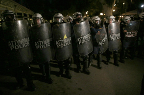 Δυνάμεις των ΜΑΤ στην αντιφασιστική συγκέντρωση στο Νέο Ηράκλειο