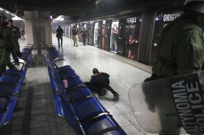 Επεισόδια Μοναστηράκι: Ποινική δίωξη σε βαθμό κακουργήματος εις βάρος και των 14 συλληφθέντων - Θα μπορούσε να προκύψει κίνδυνος για άνθρωπο αναφέρει η Εισαγγελία