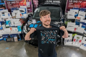 Ο MrBeast αντιμετωπίζει αντιδράσεις αφού βοήθησε στην κατασκευή 100 πηγαδιών στην Αφρική