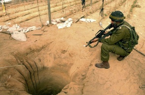 Ισραηλινοί στρατιώτες επιχειρούν στο κέντρο της πόλης της Γάζας για την καταστροφή των τούνελ