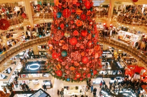 Εορταστική ωράριο 2023: Ποιες Κυριακές θα παραμείνουν ανοιχτά τα καταστήματα - Πότε θα ξεκινήσουν οι εκπτώσεις