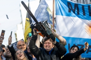 Javier Milei: Ο νέος αναρχοκαπιταλιστής πρόεδρός της Αργεντινή με το αλυσοπρίονο είναι εδώ 