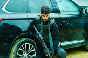 Ηθοποιός του «Fauda» από το Ισραήλ δίνει εντολή για χτύπημα στη Γάζα 