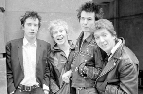 Anarchy In The UK: Σαν σήμερα 26 Νοεμβρίου 1976 κυκλοφορεί το μανιφέστο των Sex Pistols αλλάζοντας για πάντα το punk