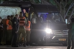 Στο Ισραήλ έφθασαν οι 12 όμηροι που απελευθέρωσε σήμερα η Χαμάς