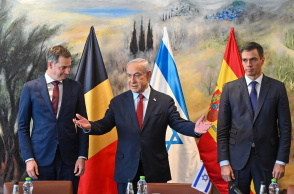 O Mπενιαμίν Νετανιάχου με τον Πέδρο Σάντσεθ και τον Αλεξάντερ ντε Κρο