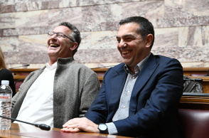 Ο Αλέξης Τσίπρας, δίπλα στον Κώστα Αρβανίτη, στην ΚΟ του ΣΥΡΙΖΑ