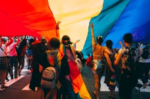 Τι ισχύει στην Ευρώπη για τα ομόφυλα ζευγάρια