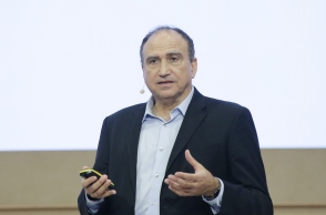 Η τεχνητή νοημοσύνη «ασπίδα» στην αντιμετώπιση των φυσικών καταστροφών, δήλωσε ο  αντιπρόεδρος της Google στην ΕΡΤ