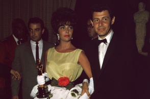 Η Ελίζαμπεθ Τέιλορ με τον τότε σύζυγό της, Έντι Φίσερ, στα Όσκαρ του 1961