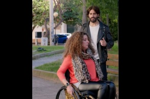 Κατερίνα Βρανά και Διονύσης Ατζαράκης σε ένα χιουμοριστικό βίντεο για την Παγκόσμια Ημέρα Αναπηρίας