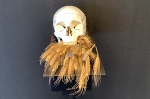 Vanitas. Ιστορίες από τα επέκεινα: Μια έκθεση που παίρνει σκαλπ! 