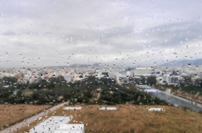 Από το απόγευμα της Τετάρτης θα αλλάξει το τοπίο με βροχές και καταιγίδες - Χωρίς μεταβολές η θερμοκρασία 