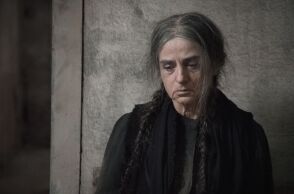 Σκηνή από την ταινία η «Φόνισσα» με την Καρυοφυλλιά Καραμπέτη 