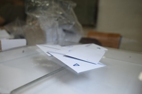 Τάσεις MRB: Το 52,9% δε συμφωνεί με τους γάμους ομόφυλων - Το 68,7% απορρίπτει την τεκνοθεσία