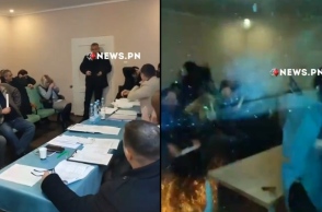 Κοινοτικός σύμβουλος στην Ουκρανία έριξε 3 χειροβομβίδες σε αίθουσα συνεδριάσεων (βίντεο) Από την έκρηξη σκοτώθηκε ένα άτομο και τραυματίσθηκαν 26 