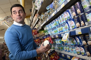 «Έφοδος» Σκρέκα σε σούπερ μάρκετ για έλεγχο των τιμών - Τι πρέπει να προσέξει ο καταναλωτής «Κάθε φορά που επιβάλλεται πρόστιμο, οι εταιρείες συμμορφώνονται», δήλωσε ο Υπουργός Ανάπτυξης