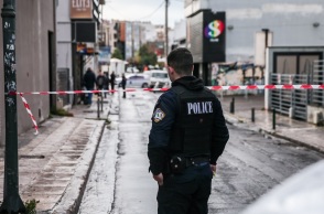 Ποινική δίωξη για συνεργεία σε απόπειρα ανθρωποκτονίας ασκήθηκε στον 33χρονο άνδρα για τους πυροβολισμούς στο Γκάζι