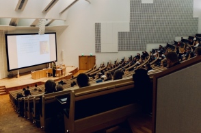 Explainer: Τελικά, η Κυβέρνηση θα ιδρύσει ιδιωτικά Πανεπιστήμια;  Δέκα ερωτήσεις και απαντήσεις σχετικά με τις σχετικές μεταρρυθμίσεις που ανακοίνωσε ο Πρωθυπουργός